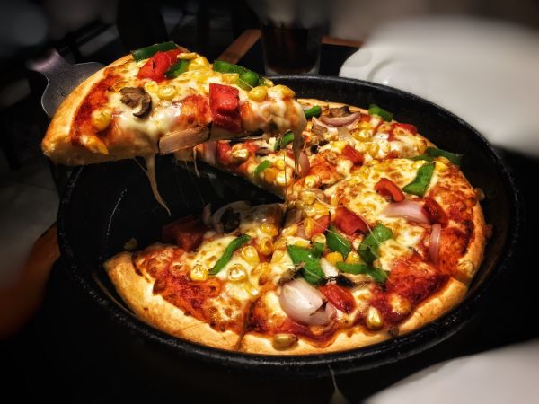 Uvanni Pizza Wins 5-Stars at Sam's and Son